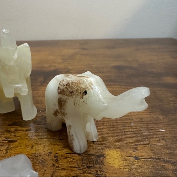 Vintage Natural Onyx Hand Carved Elephant Figures. Cream white home decor 8 lots - Picture 7 of 9